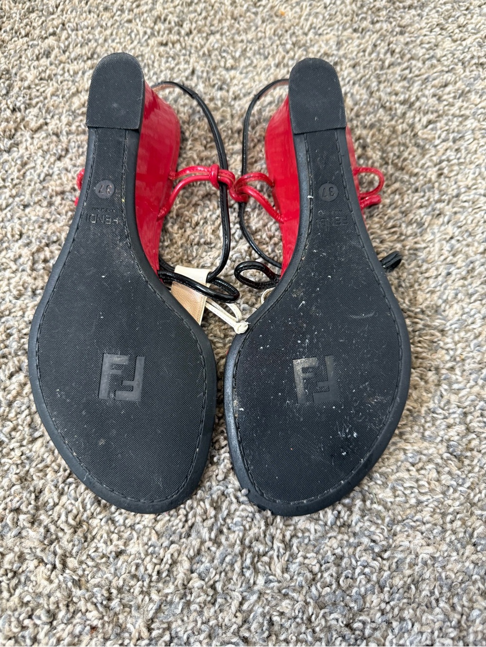 Fendi Red Patent Leather Thong Sandals with White Toe Accent and Black Straps - Picture 4 of 4